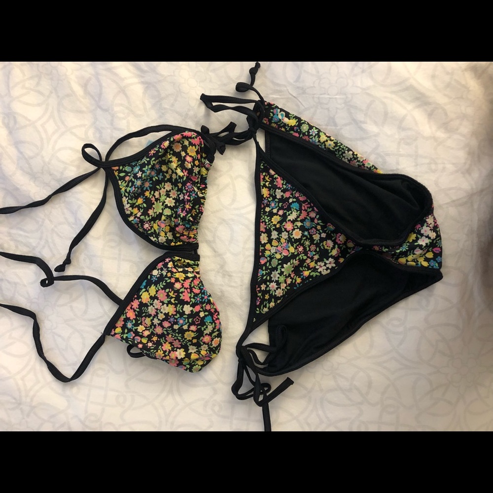 VICTORIAS SECRET 2 PIECE BIKINI - MEDIUM